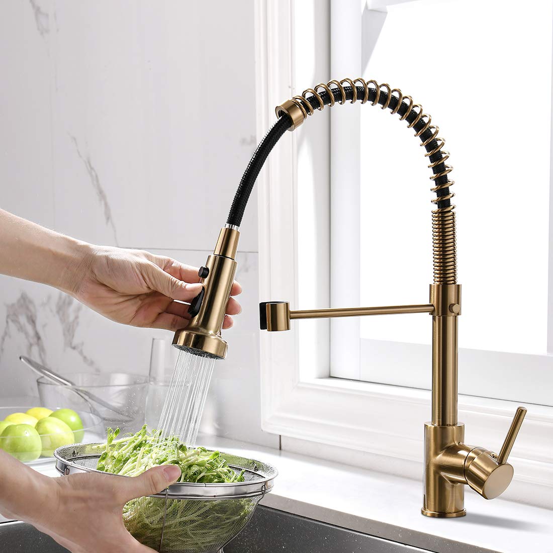 InArt pull out kitchen spray tap in gold finish, gooseneck single lever sink mixer with pull-down sprayer