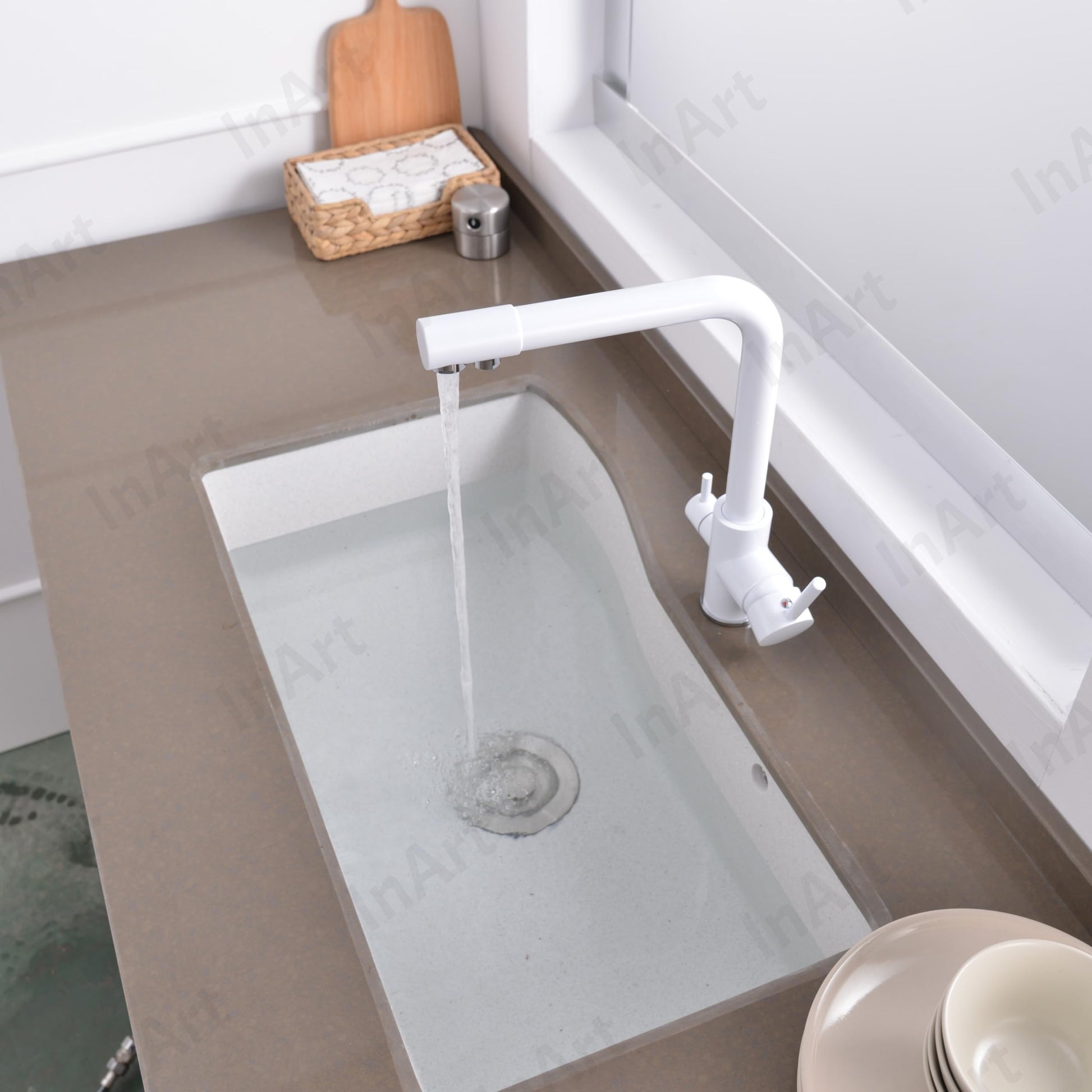 InArt tap water filter for sink with 3-way filtered water outlet, close-up of dual lever controls