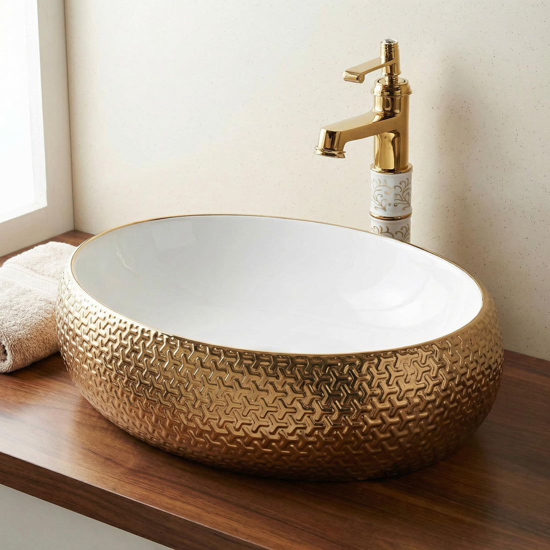 InArt gold wash basin, glossy ceramic round table top basin for luxury bathroom, front view
